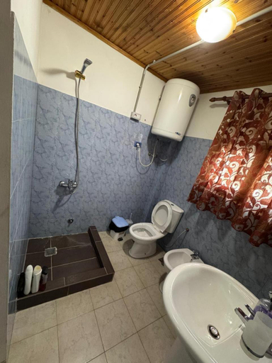 Bathroom 5, Bujtina Carku, Shkodrës