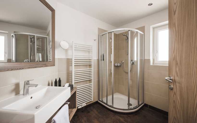Bathroom, SomVita Suites Restaurant SomVino, Bolzano