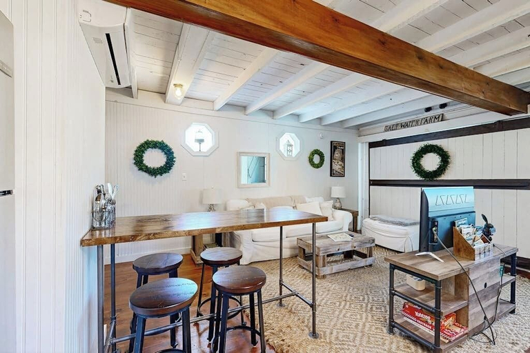 Interior 3, Iconic Downtown Retreat With Firepit & Fireplace- Walk to Harbor Footbridge, Lincoln