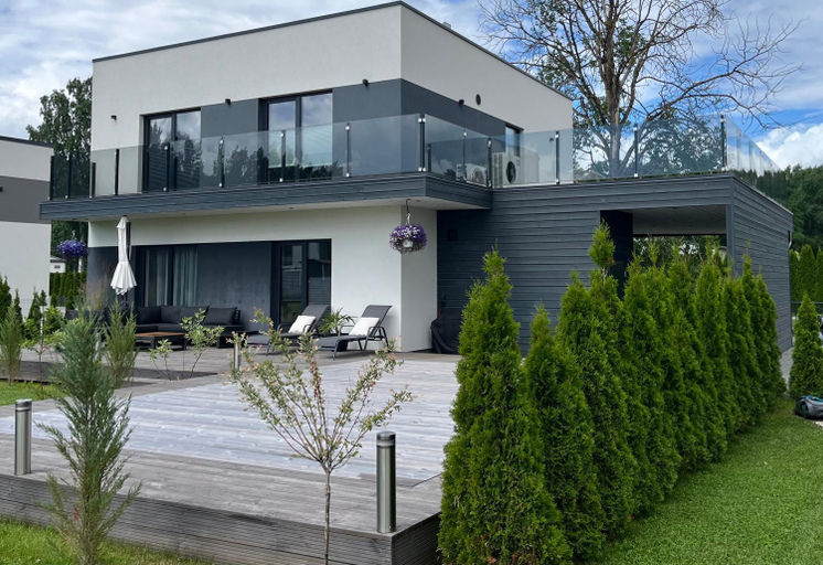 Exterior & Views