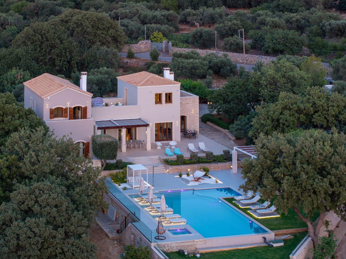 4, Luxurious Villa Liandri – 600 m² Resort, Crete