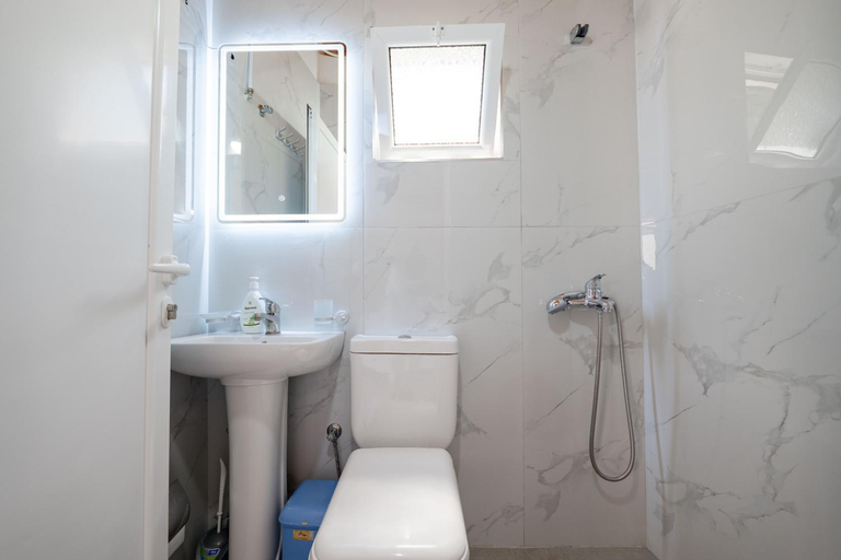 Bathroom 3, Nino's rooms, Sarandës