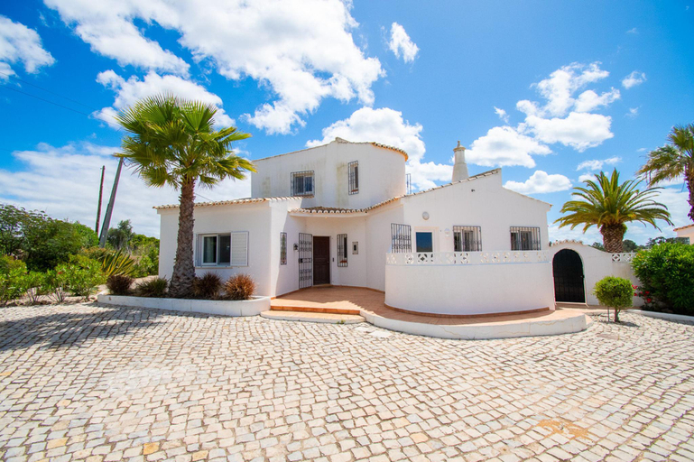 5, Casa Alegria · This villa is perfect for a family, Lagoa