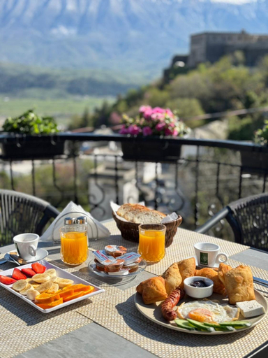 Food & Drinks 4, Hotel with Castle View, Gjirokastrës