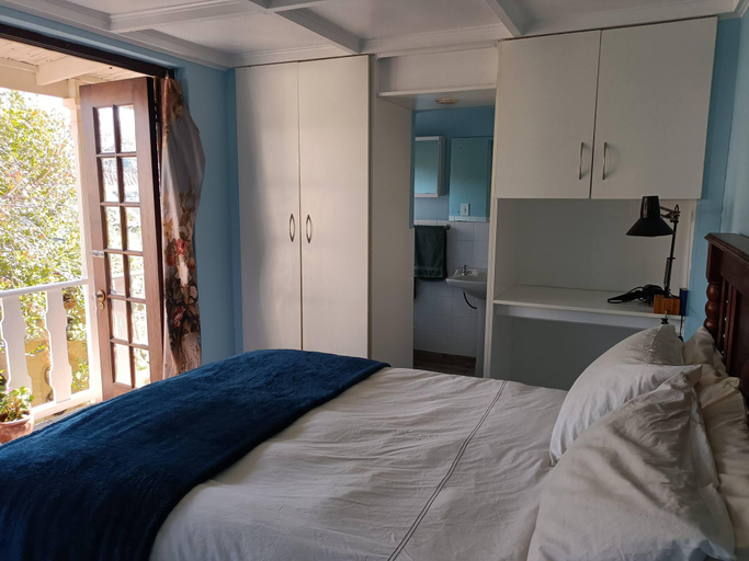 5, Character Cottage with Balcony in Peaceful Garden, City of Johannesburg