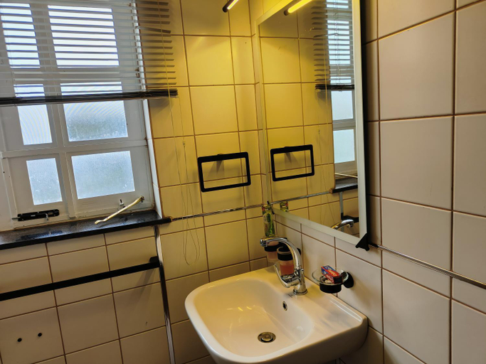 Bathroom 2, Romantic Getaway, Meru