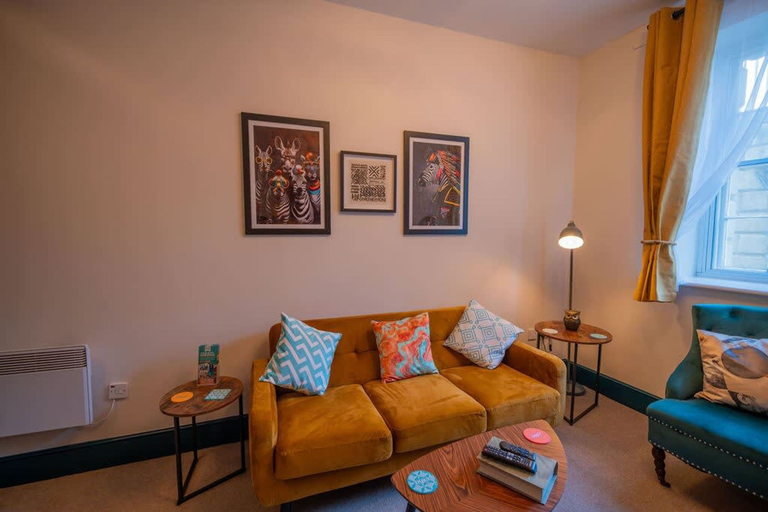 Room 3, 2 Bed Refurbished Apartment Parking Pet Friendly, Gloucestershire