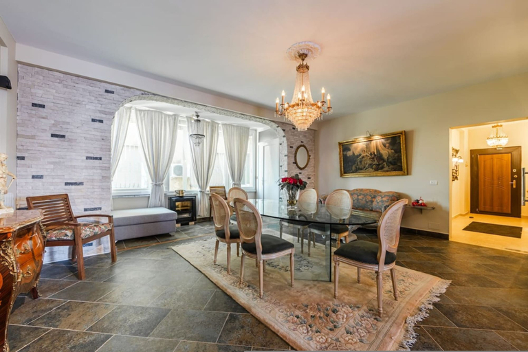 Room 5, Charming 1BR Apartment in Shkod r City Center, Shkodrës