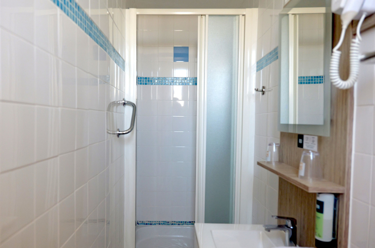 Bathroom 3, Logis Hôtel Villa Victorine, Alpes-Maritimes