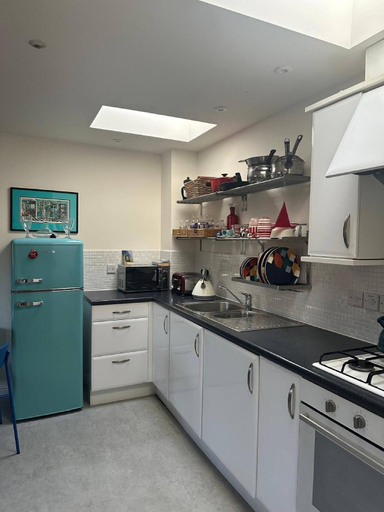 Kitchen 5, Super comfy, convenient two bedroom apartment, Wiltshire
