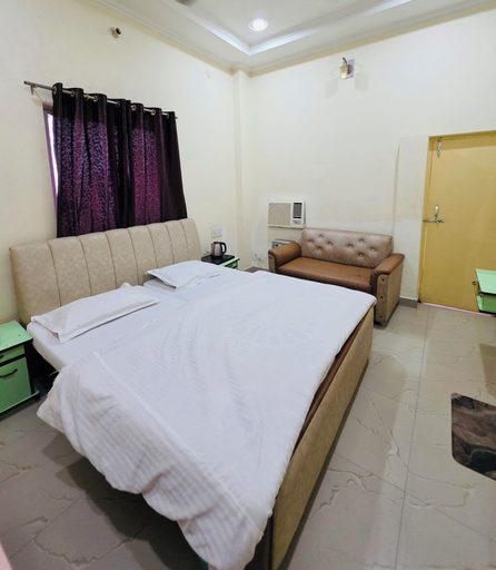 Room 5, Shri Ram Hotel, Faizabad
