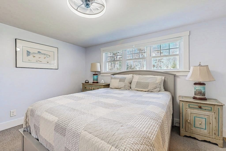 Room 3, Coastal Bungalow With Large Yard, Beautiful Kitchen, & Great Location, Lincoln