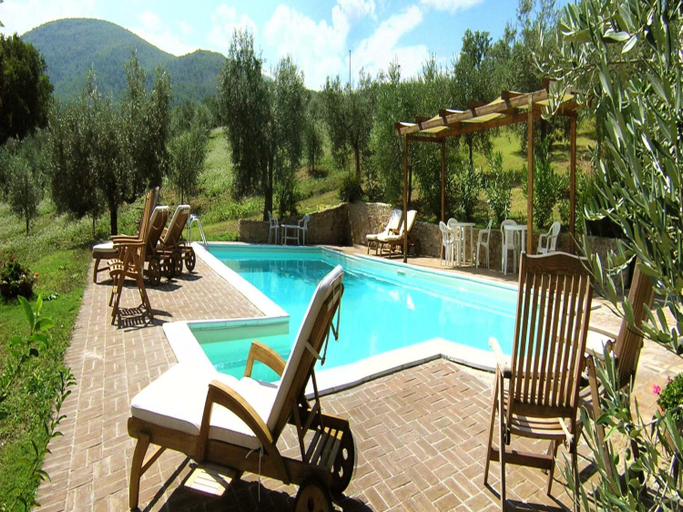 Swimming pool 4, Apartment in Umbria near Montefalco Winery, Perugia