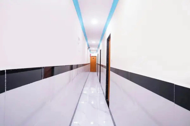 Lobby 5, Fabhotel Raj Palace Andheri East, Mumbai Suburban