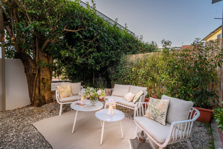 Room 2, The East Lawn Apartment, Lucca