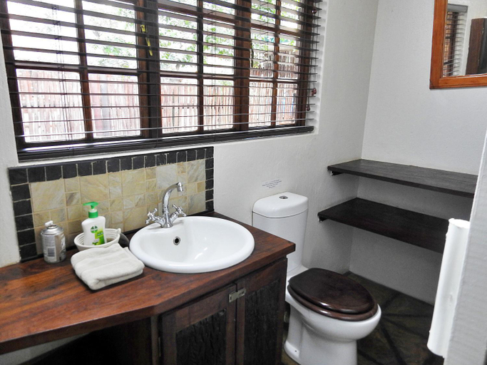 Bathroom 4, Bona Ngwenya Lodge, Ehlanzeni