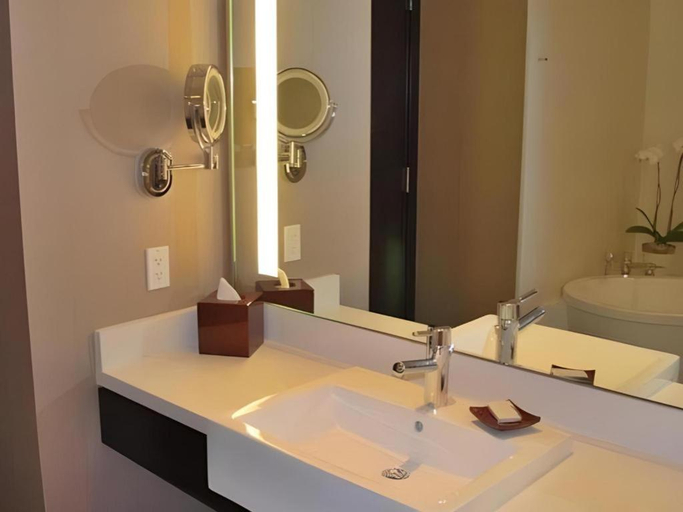 Bathroom, Luxury Suites International by Vdara, Clark