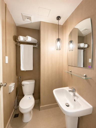 Bathroom 4, Superior Unit MIGAs Haven at Sunvida Tower, Cebu City