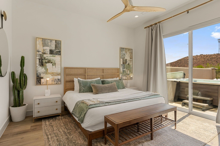 Room 3, St. George Oasis 7 Bedroom Home, Washington