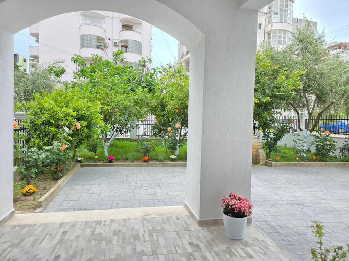 Others 4, Villa Kurti, Durrësit