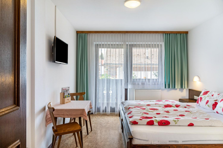 Bedroom 2, Pension Heidelberg, Kitzbühel