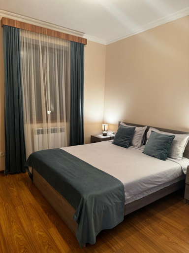 Bedroom 2, Zartonq