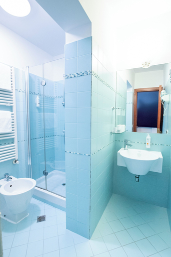 Bathroom 5, Russo Palace Hotel, Venezia