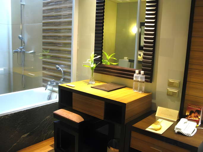 Bathroom 5, THE ROYAL MANDAYA HOTEL, Davao City