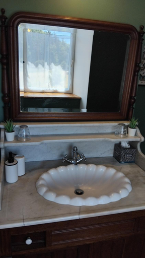 Bathroom 2, Le Clos de Saussac, Haute-Loire