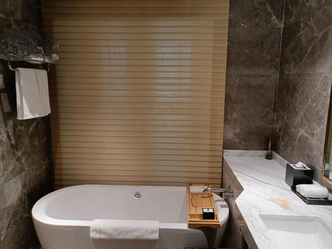 Bathroom, Jinling Grand Hotel, Yangzhou