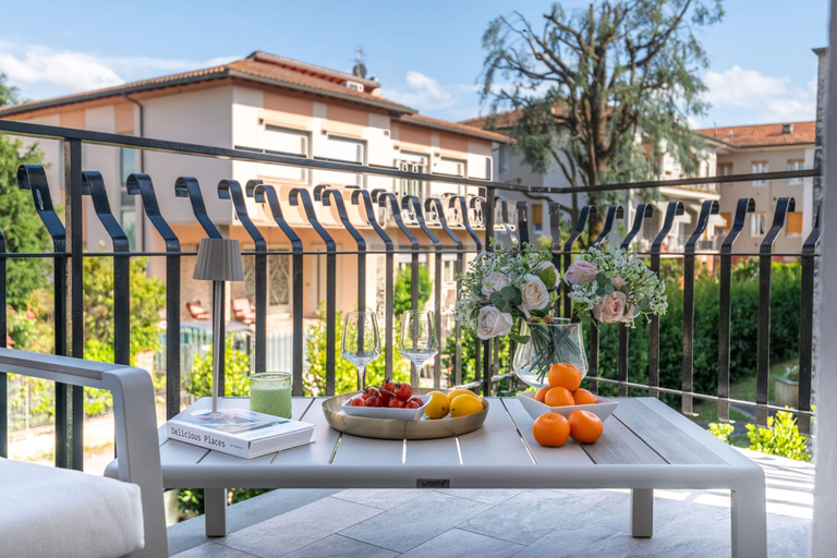 Room 5, The East Lawn Apartment, Lucca