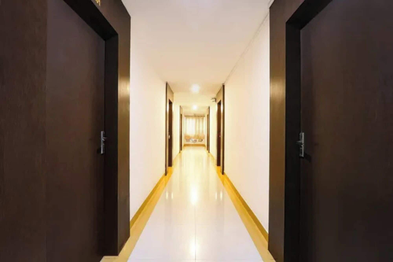 Lobby 5, Fabhotel Shree, Indore