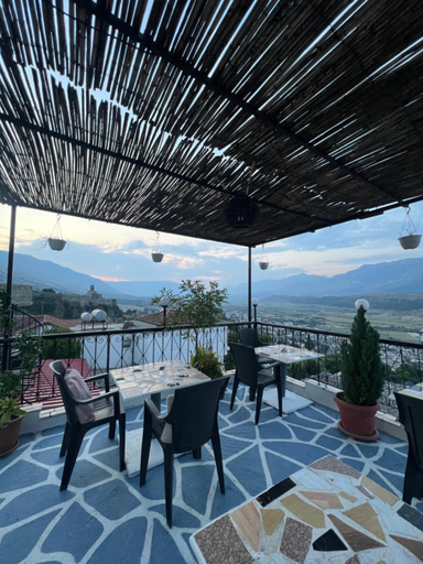 Food & Drinks 3, Himalayas, Gjirokastrës