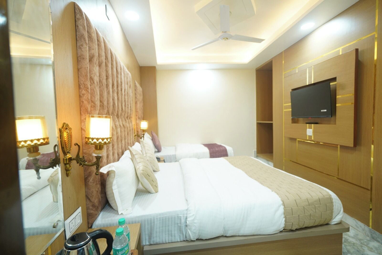 Room 5, Hotel Mahesh deluxe, Delhi