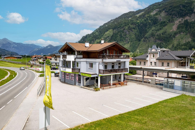 Others 3, Apart Hartl, Schwaz