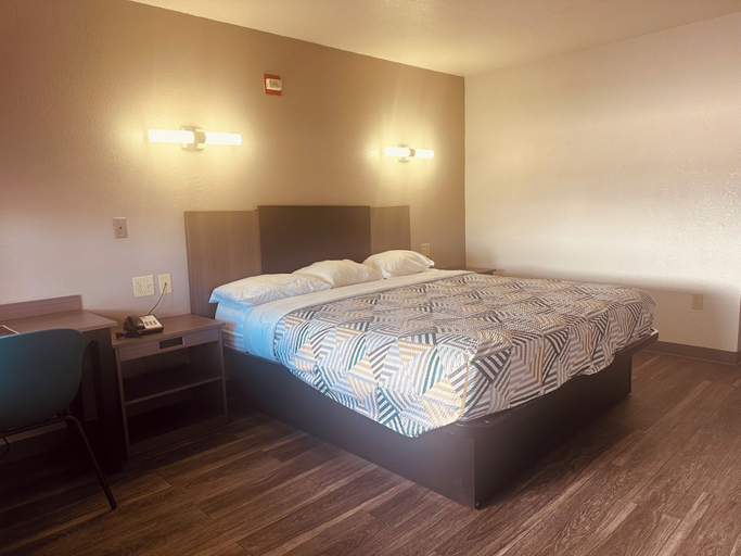Bedroom 3, Motel 6 San Antonio Fiesta Trails, Bexar