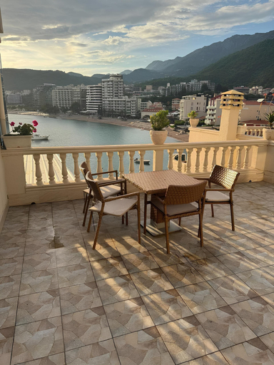 Outdoor dining 3, Hotel Kuc