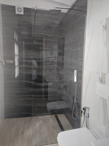 Bathroom 4, Godard Apartments, Vlorës