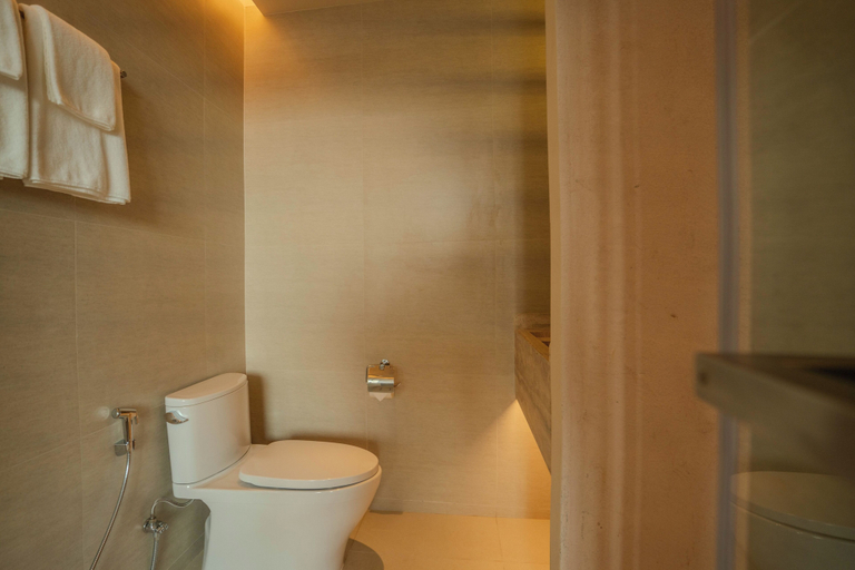 Bathroom 4, Inn A Day, Phra Nakhon