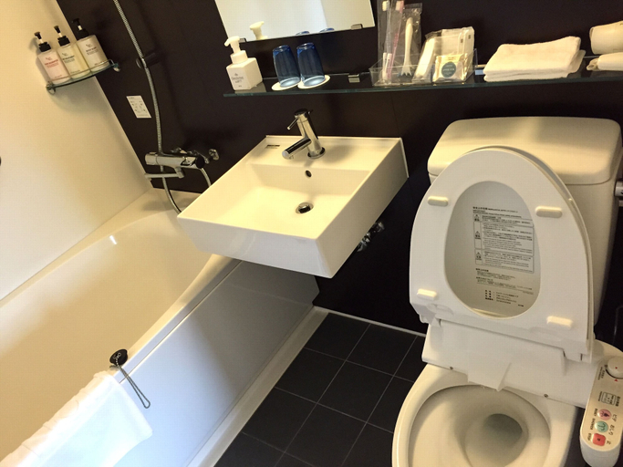 Bathroom 3, Okinawa NaHaNa Hotel & Spa, Naha