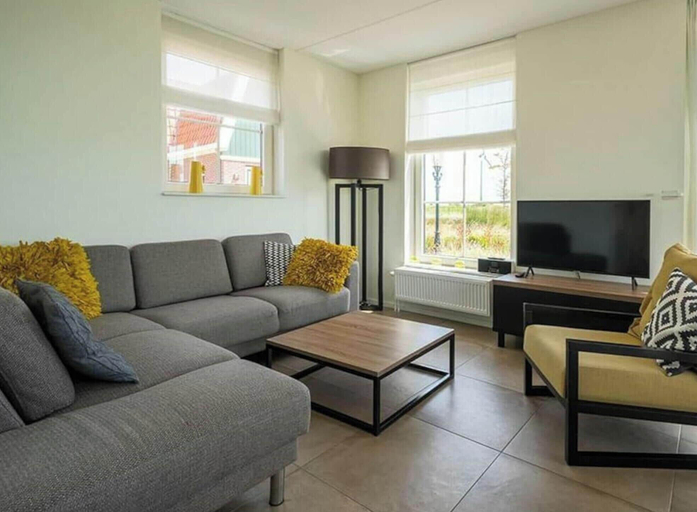Living area, Holiday Home in Uitdam With Sauna, Waterland