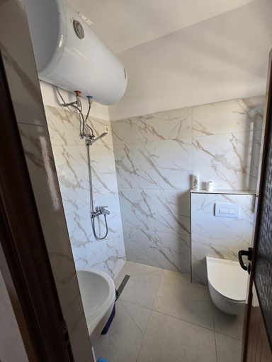 Bathroom 5, Villa BASHLLARI A&B appartamenti di fronte al mare, Vlorës