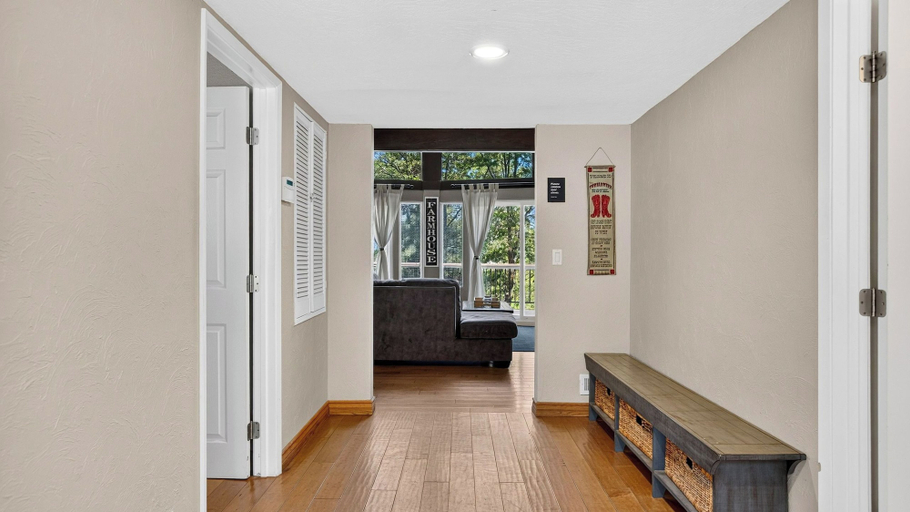 Interior 2, North Bay Chalet by Avantstay A-frame + Pool Table + Fire Pit + BBQ Deck Minutes to the Lake, San Bernardino