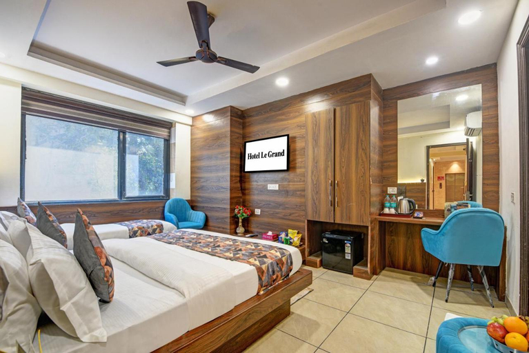 Bedroom 2, Hotel Le Grand - Walk-in from RK Ashram Metro Station, Delhi