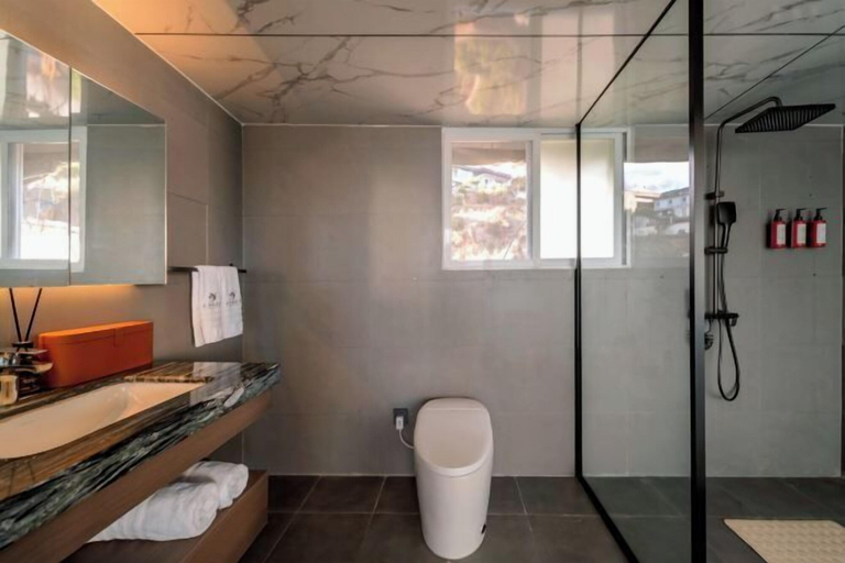 Bathroom 3, Dali Guqinhai Sea Viewing Inn, Dali Bai