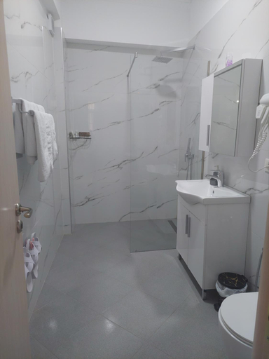 Bathroom 3, Godard Apartments, Vlorës