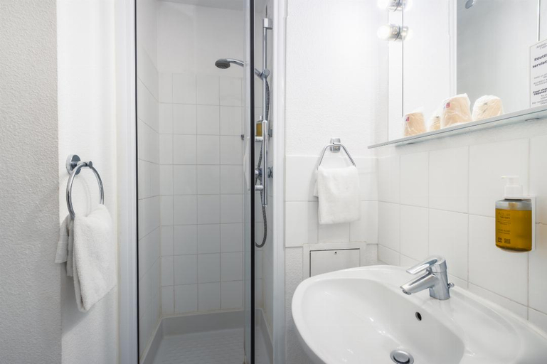 Bathroom 3, Hotel Paradis De Lourdes, Hautes-Pyrénées