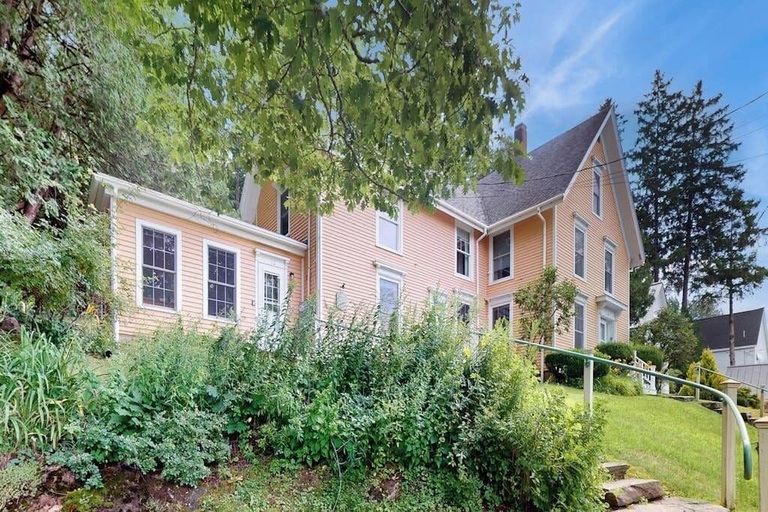 Exterior 5, Cozy Apartment With Harbor View - Full Kitchen & Washer/dryer - Walk to Water, Knox