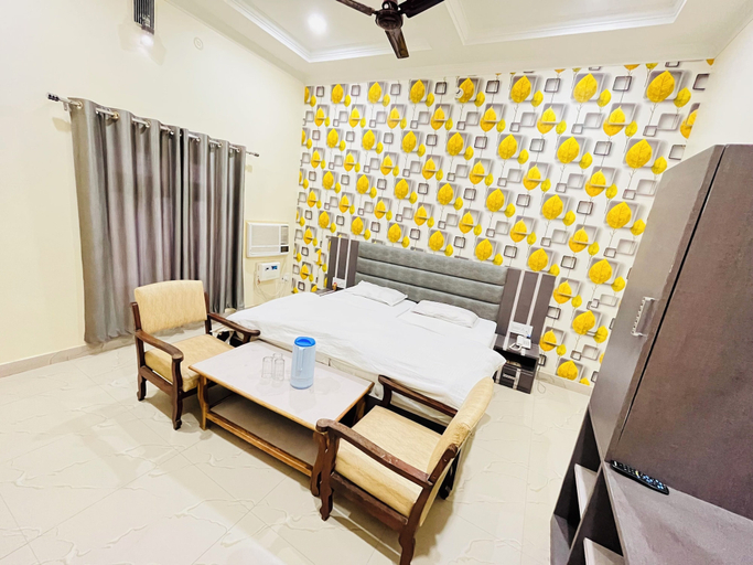 Room 4, Shri Ram Hotel, Faizabad