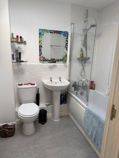 4, Super comfy, convenient two bedroom apartment, Wiltshire